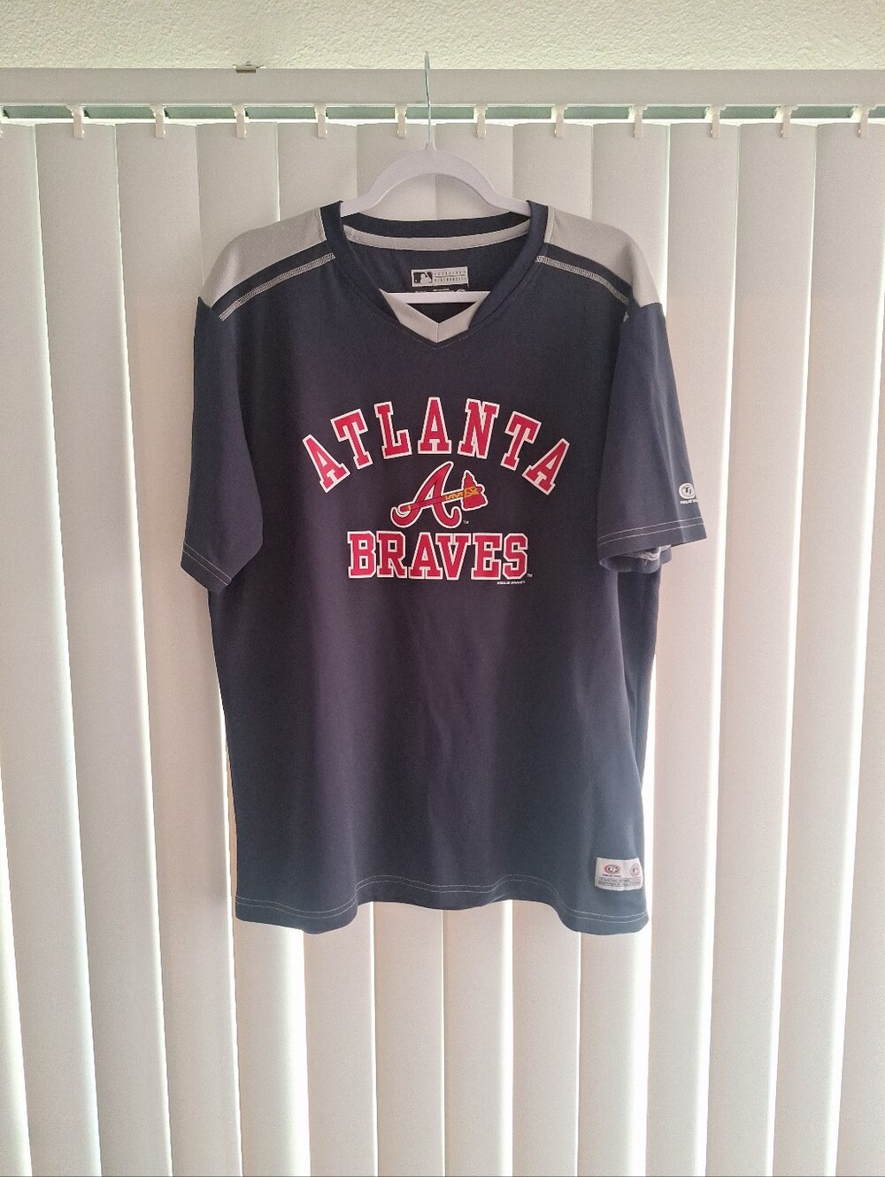 MLB Genuine Merchandise Atlanta Braves V-Neck T-Shirt